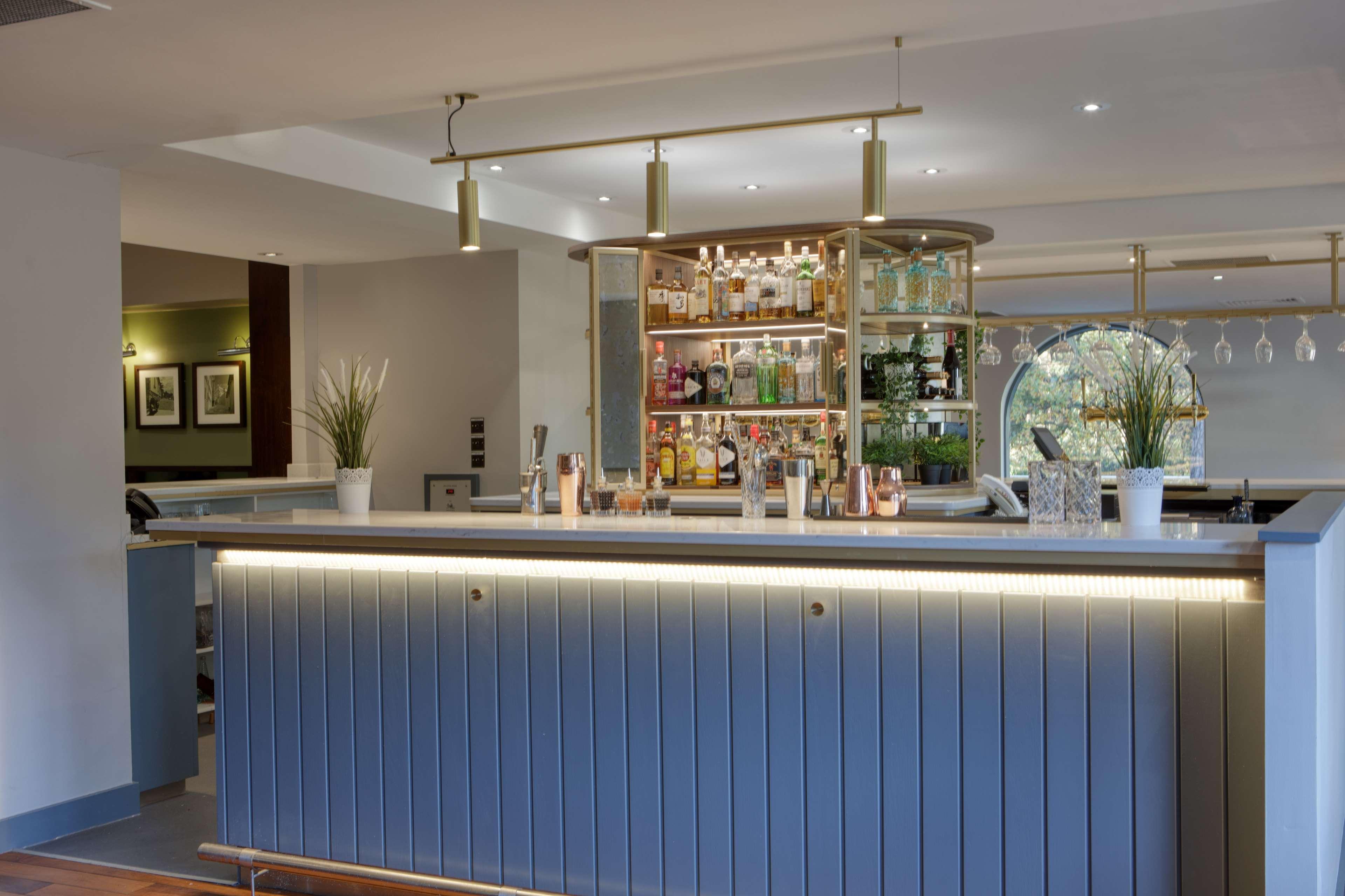 Hilton Cobham Hotel Bagian luar foto