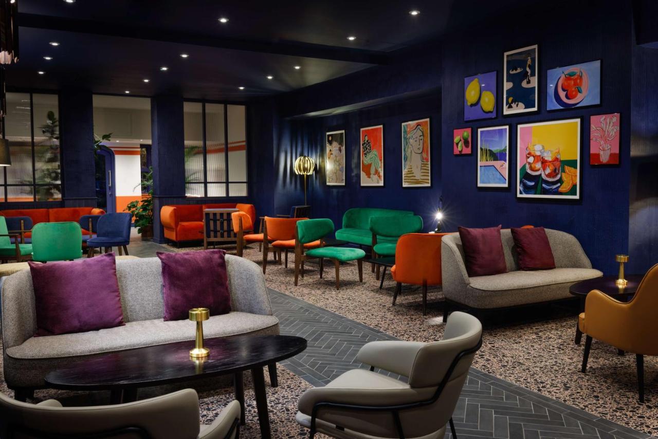 Hilton Cobham Hotel Bagian luar foto