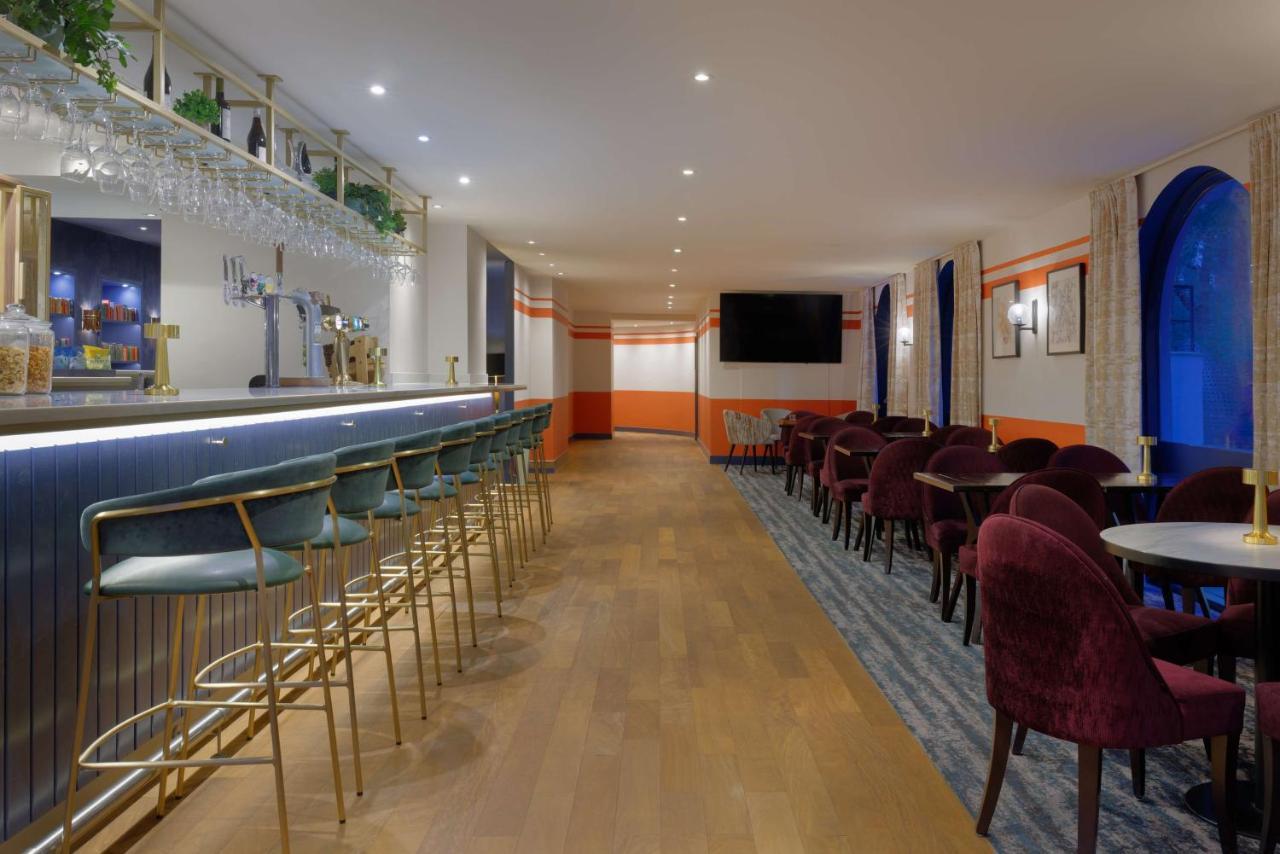 Hilton Cobham Hotel Bagian luar foto