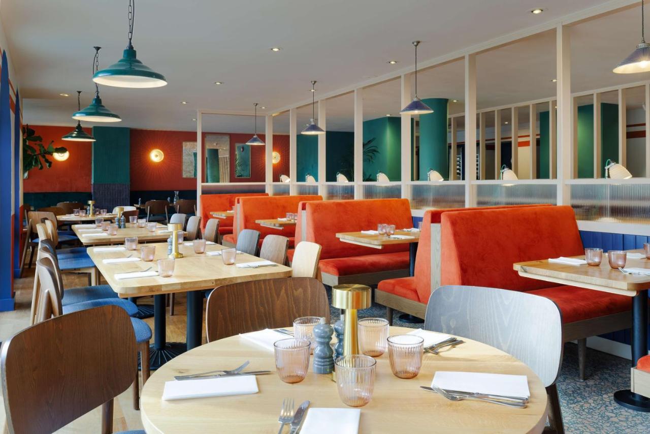 Hilton Cobham Hotel Bagian luar foto
