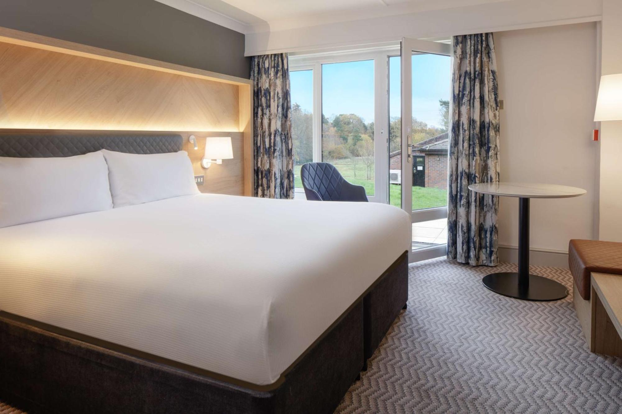 Hilton Cobham Hotel Bagian luar foto