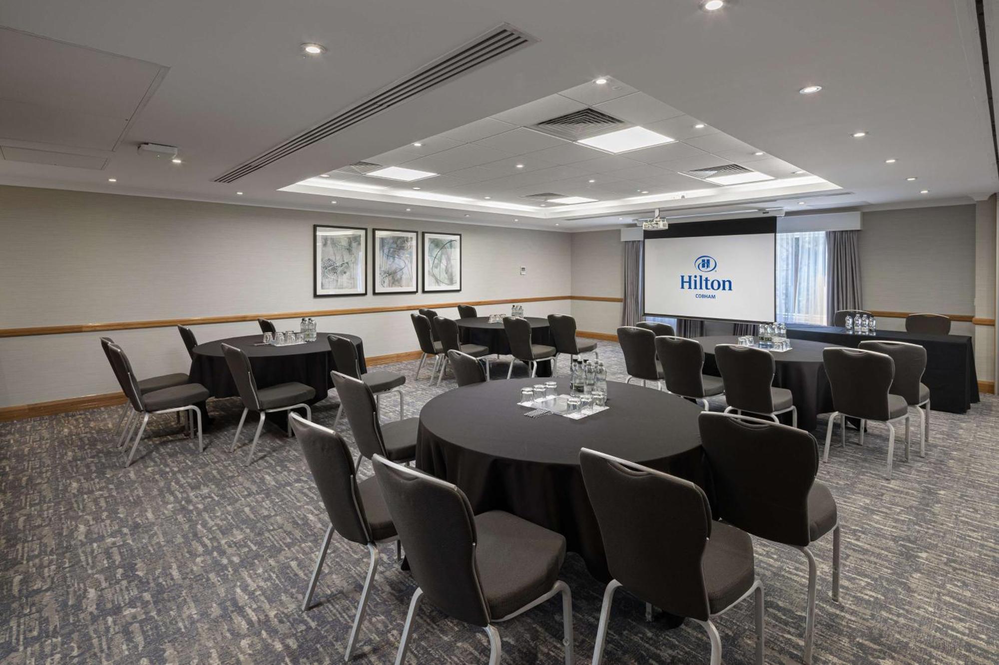 Hilton Cobham Hotel Bagian luar foto