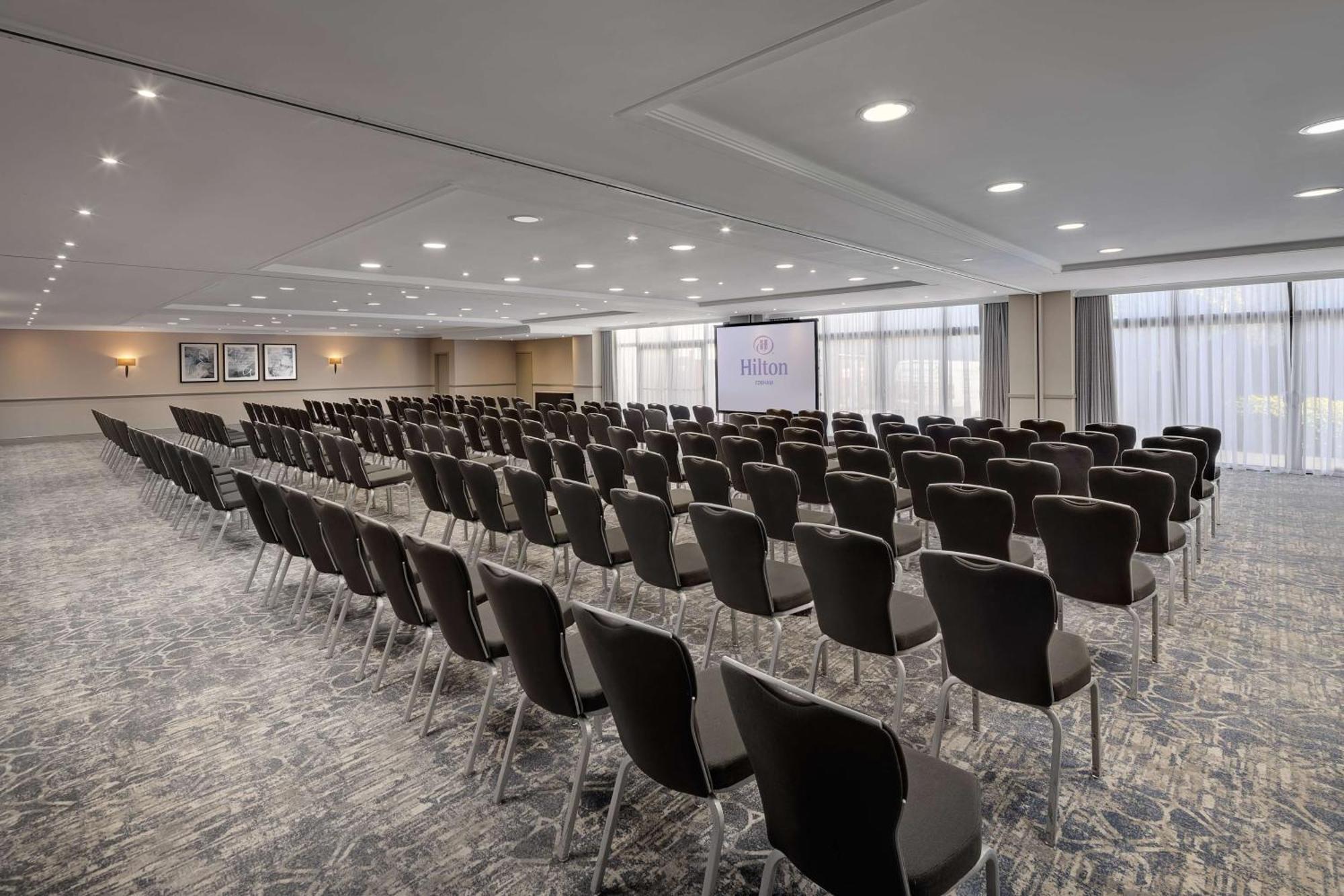 Hilton Cobham Hotel Bagian luar foto