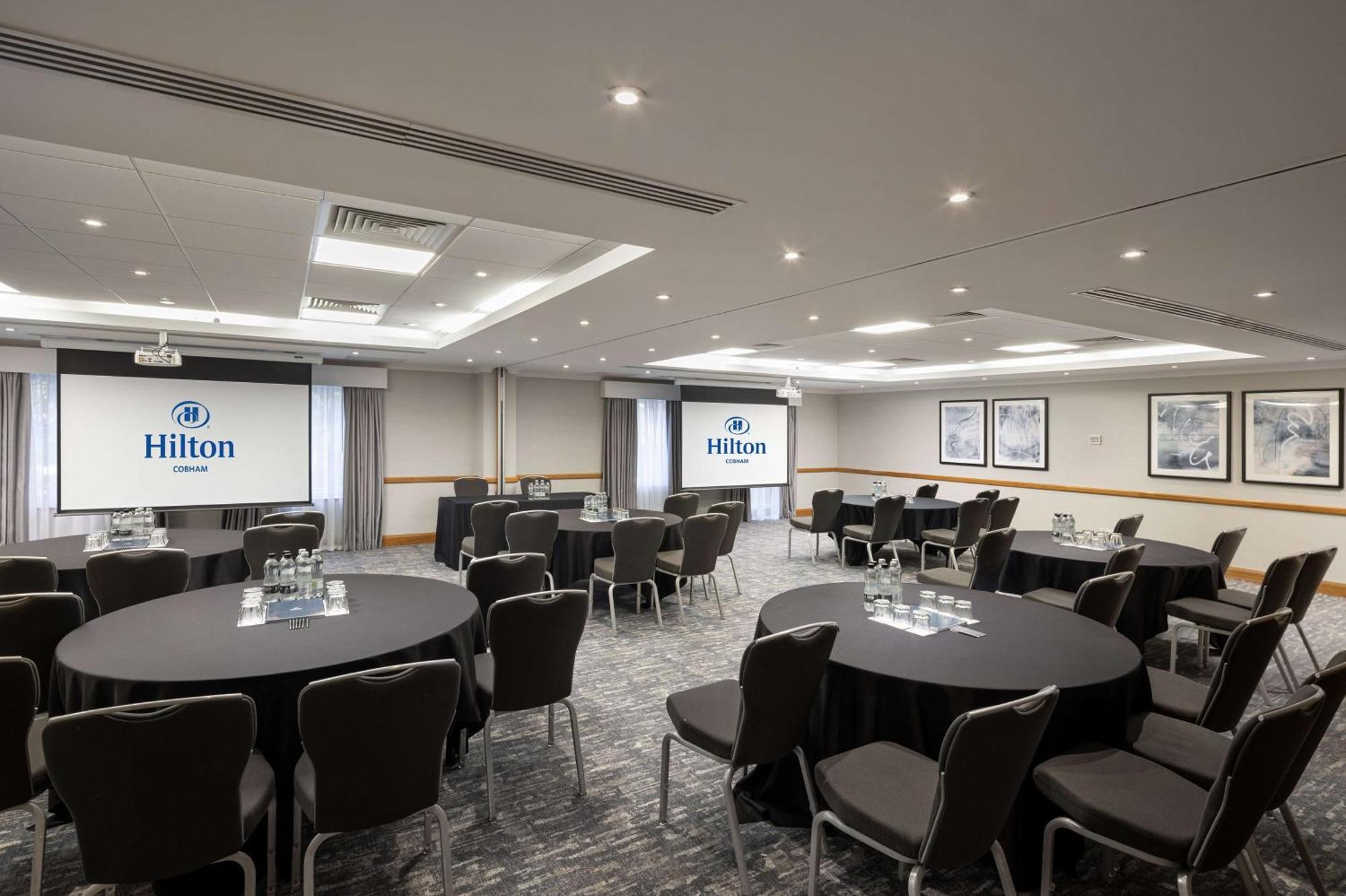 Hilton Cobham Hotel Bagian luar foto