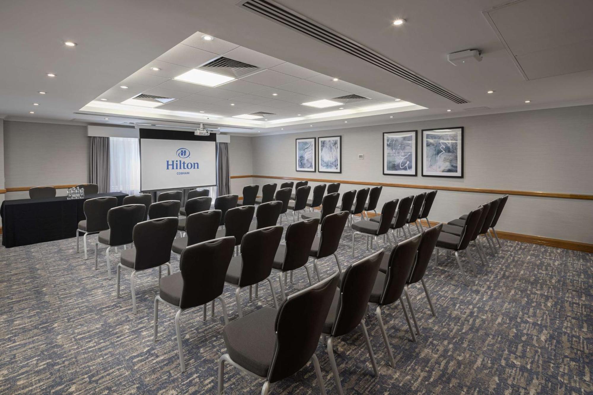 Hilton Cobham Hotel Bagian luar foto