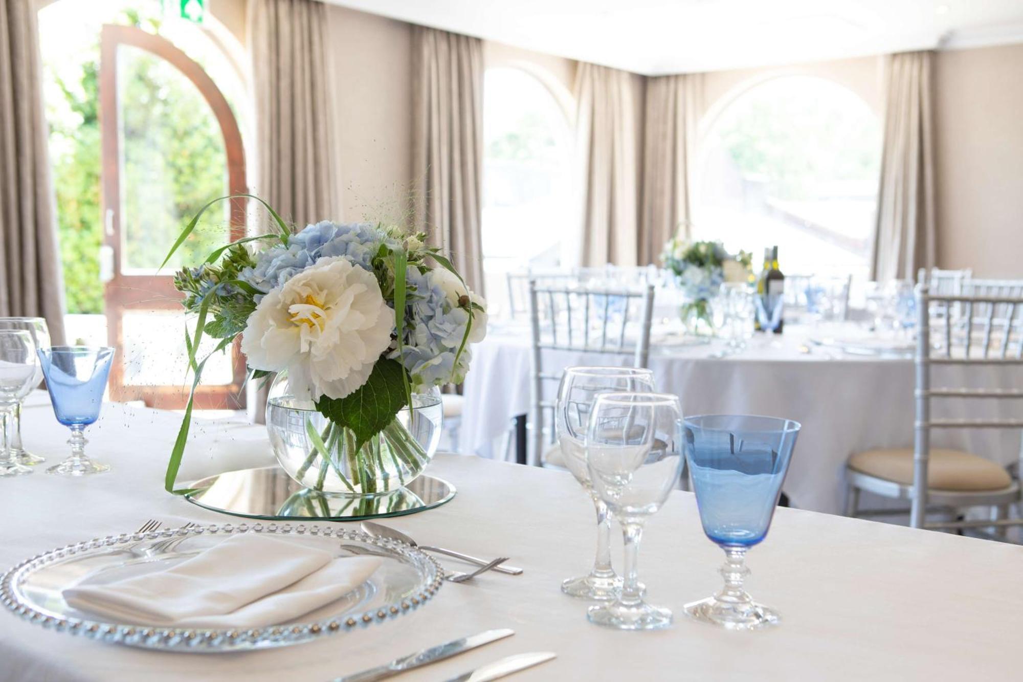 Hilton Cobham Hotel Bagian luar foto