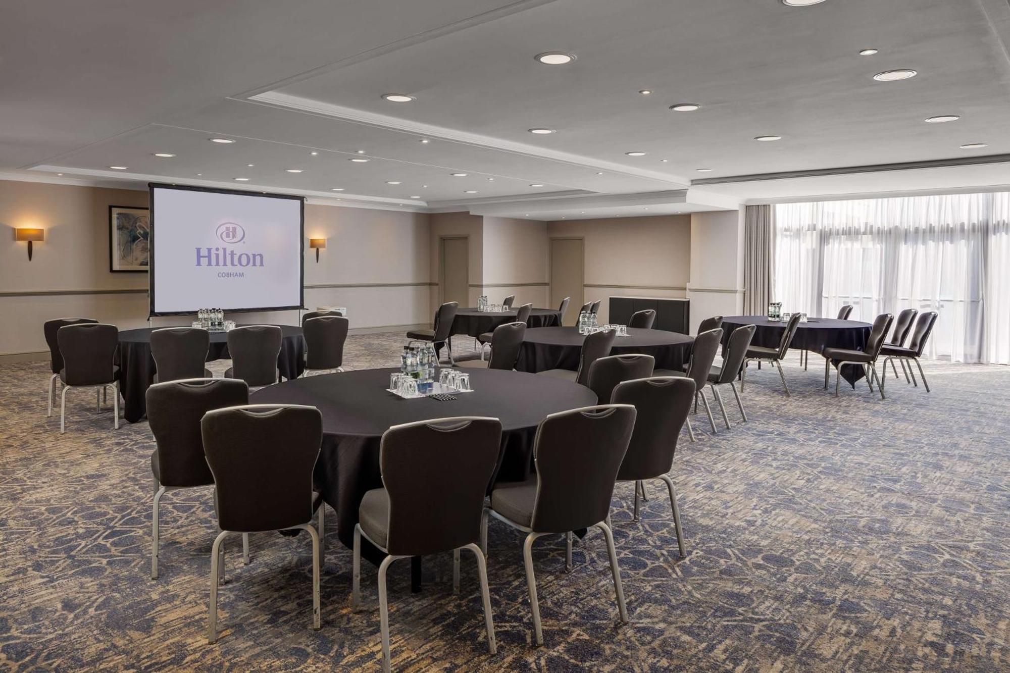 Hilton Cobham Hotel Bagian luar foto