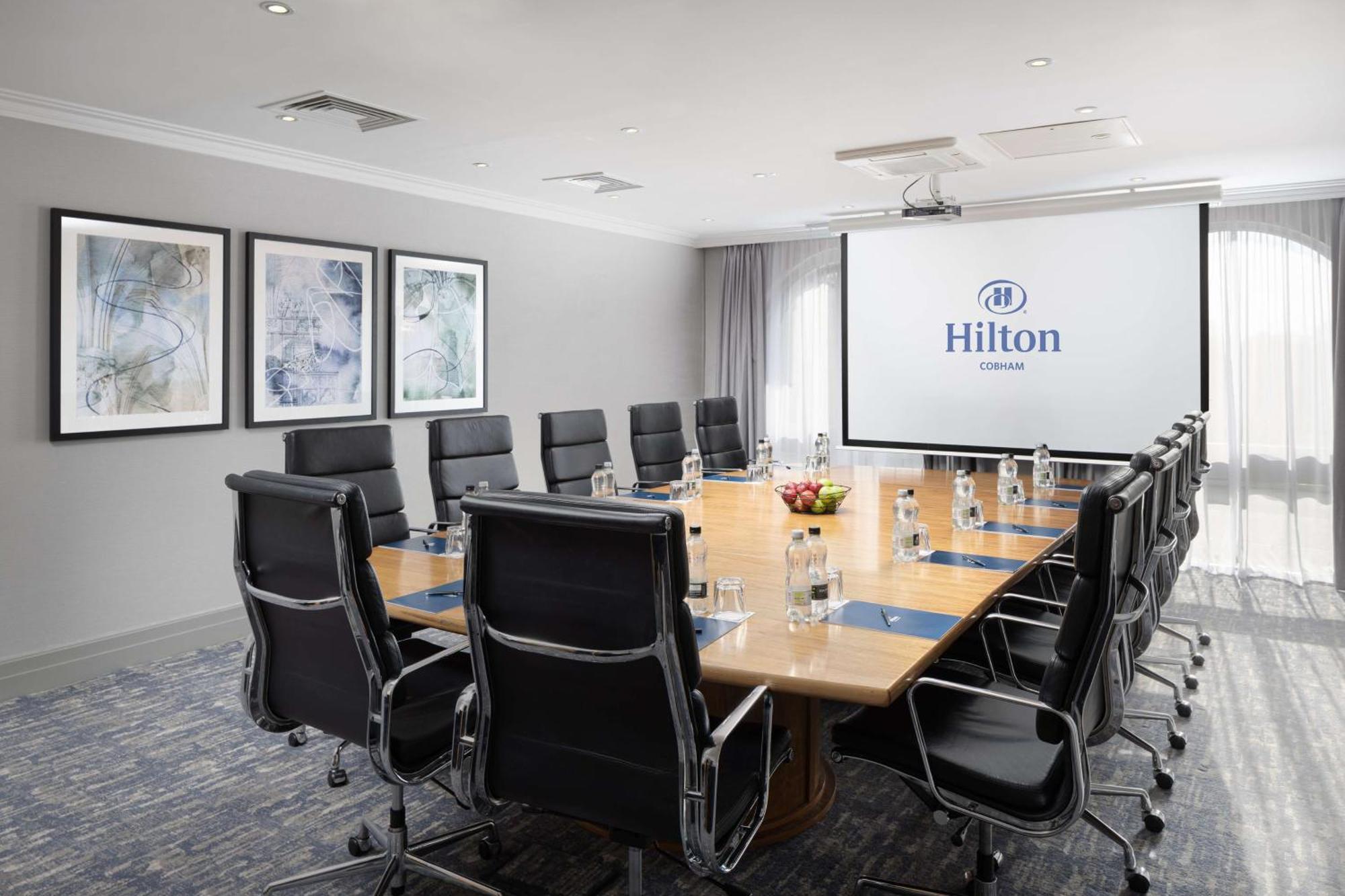 Hilton Cobham Hotel Bagian luar foto