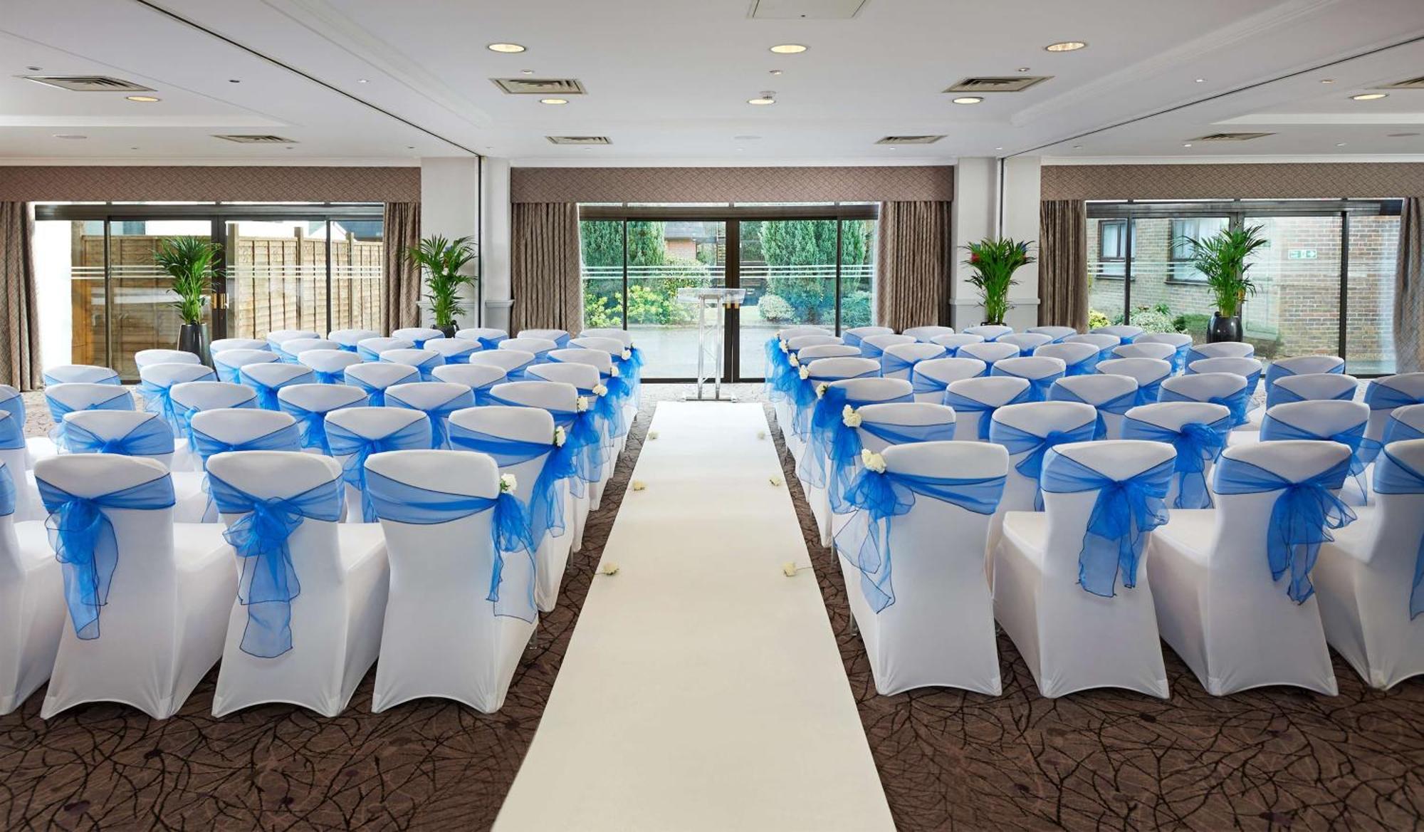 Hilton Cobham Hotel Bagian luar foto