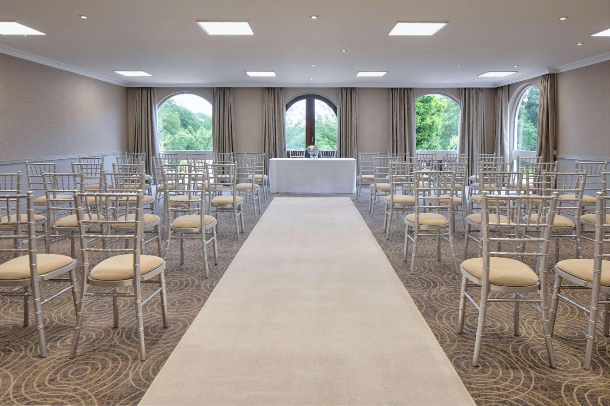 Hilton Cobham Hotel Bagian luar foto