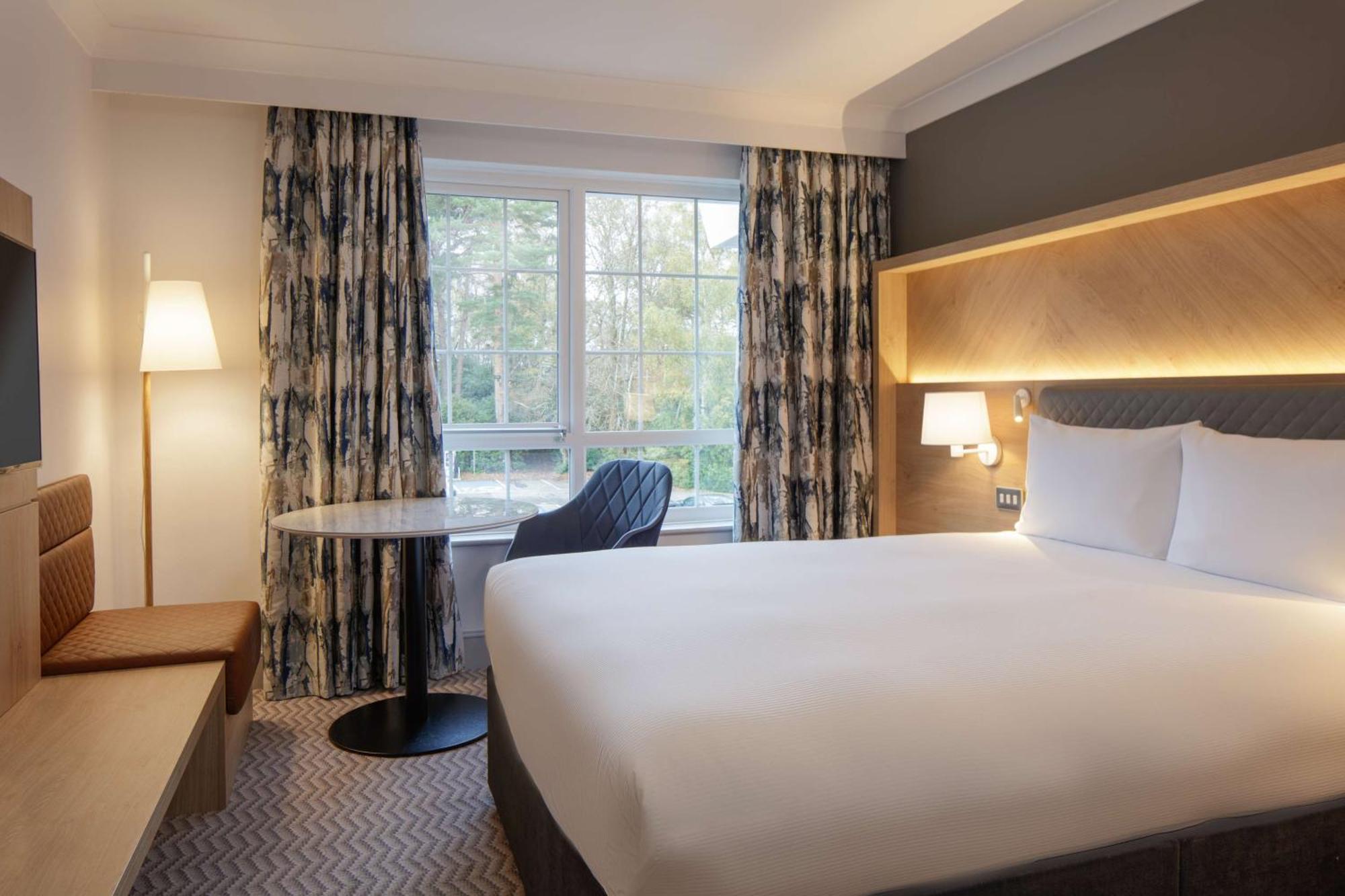Hilton Cobham Hotel Bagian luar foto