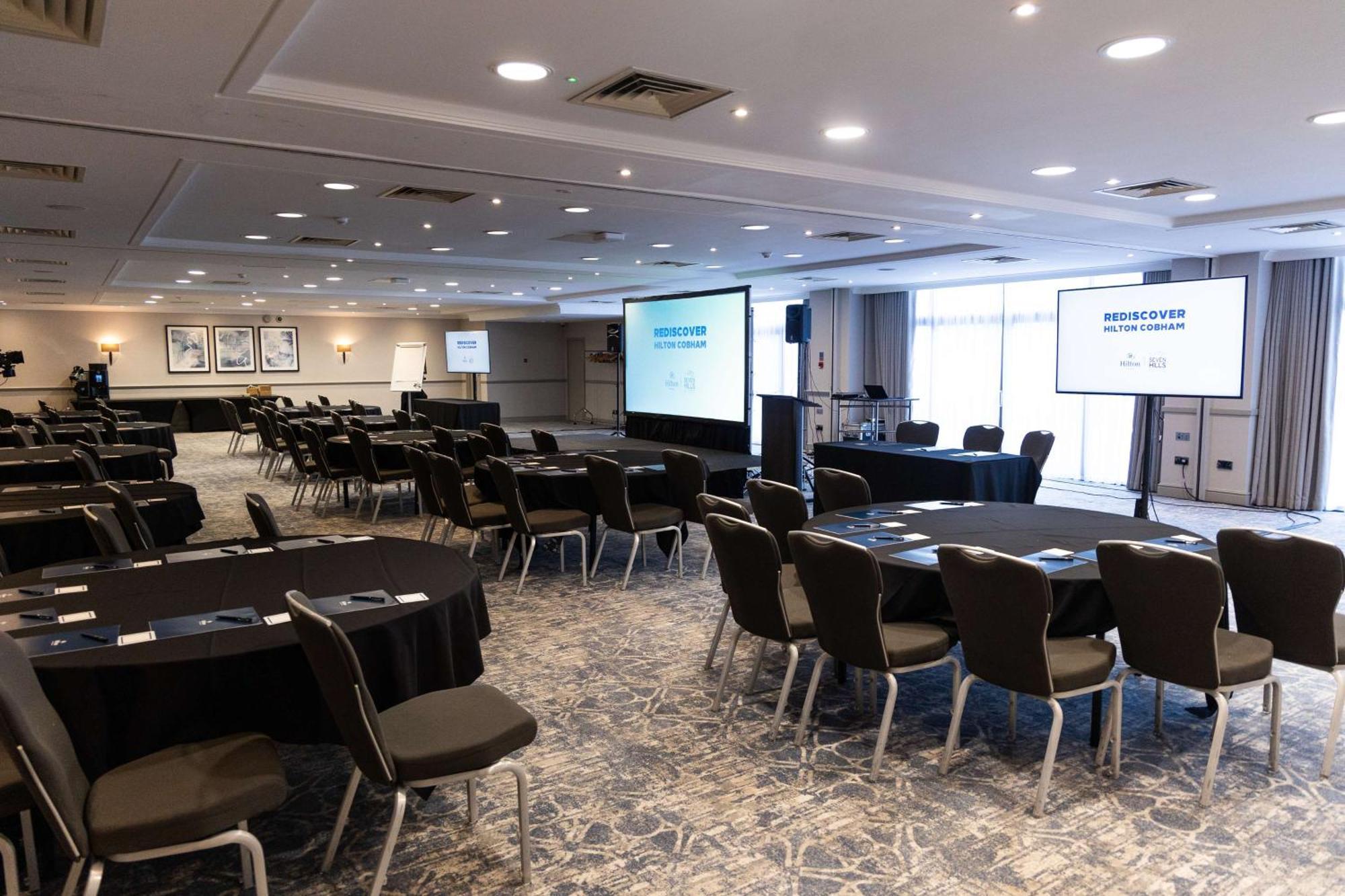 Hilton Cobham Hotel Bagian luar foto